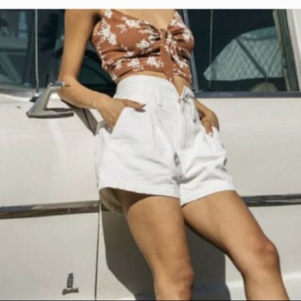 Levi’s High Rise Short - Picture 4 of 4